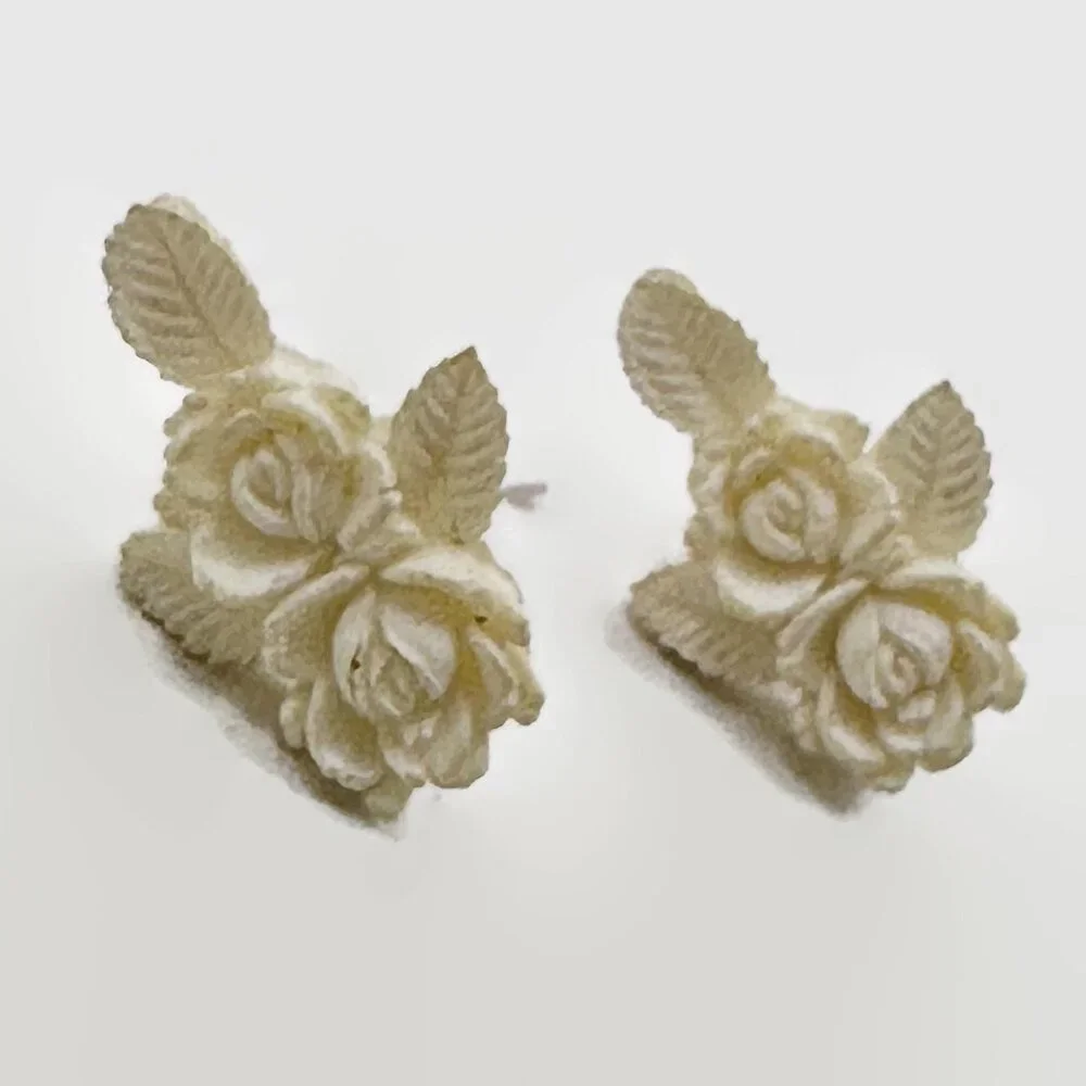 Celluloid Earrings, Flowers, Carved, Ornate, Cream, 30s, 40s, Vintage, Clip-Ons - Picture 2 of 4